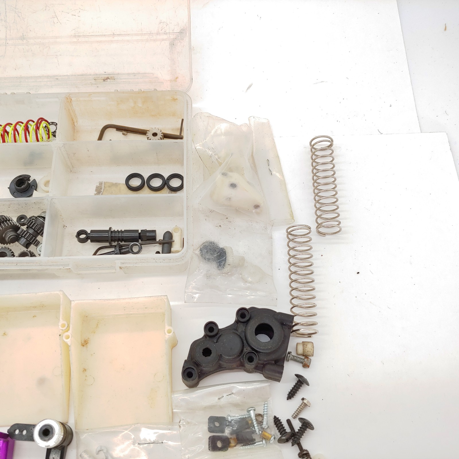 Authentic Vintage (No Re-Re) Team Associated RC10 Parts Lot 6378 Battery Holder