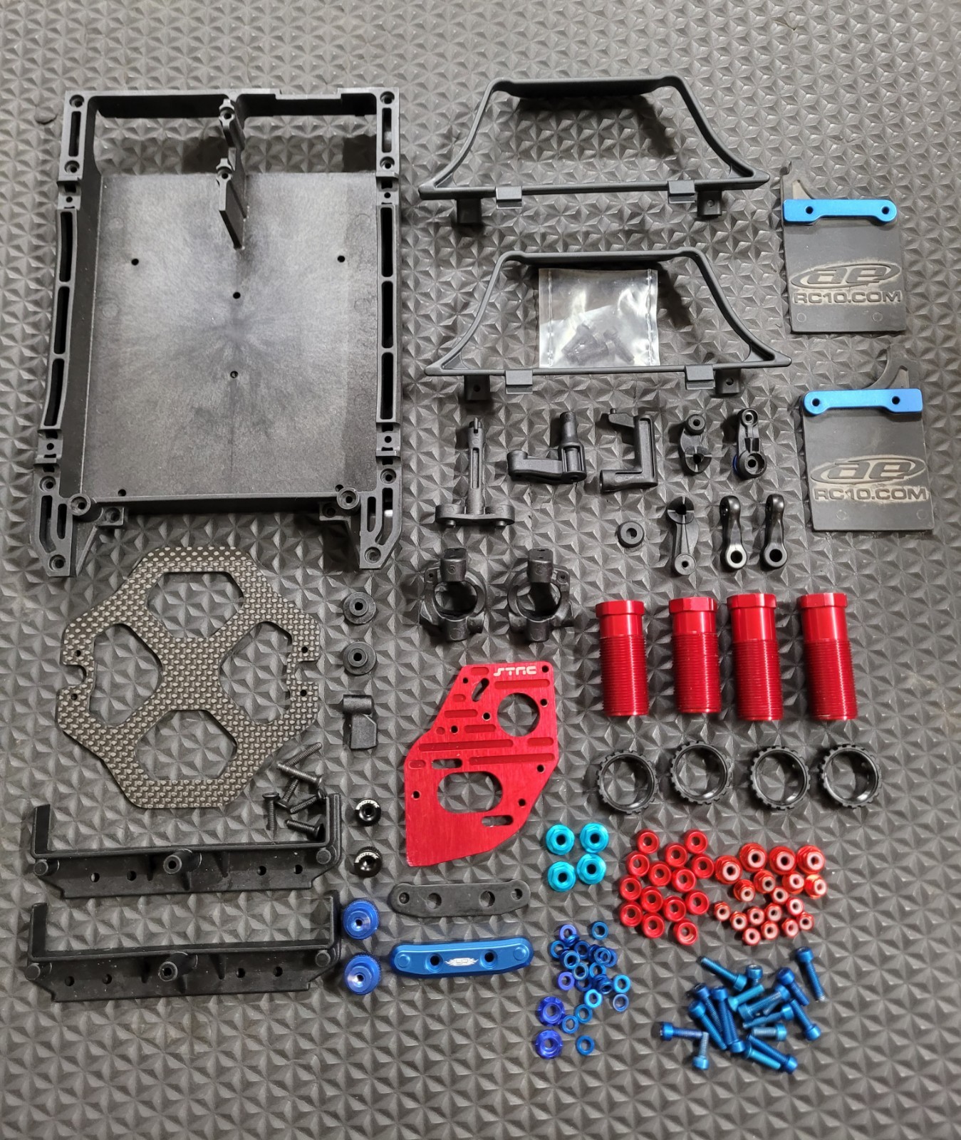 Saddle Pack & Aluminum Screw Uprade Set For Team Associated SC10 4×4 Used