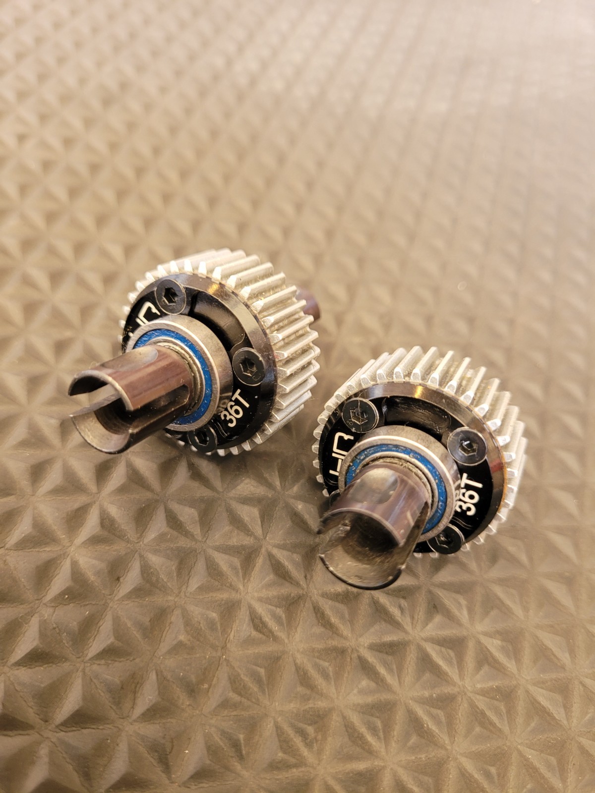 Hot Racing Aluminum Fully Assembled Diffs For Team Associated SC10 4×4 Very Good