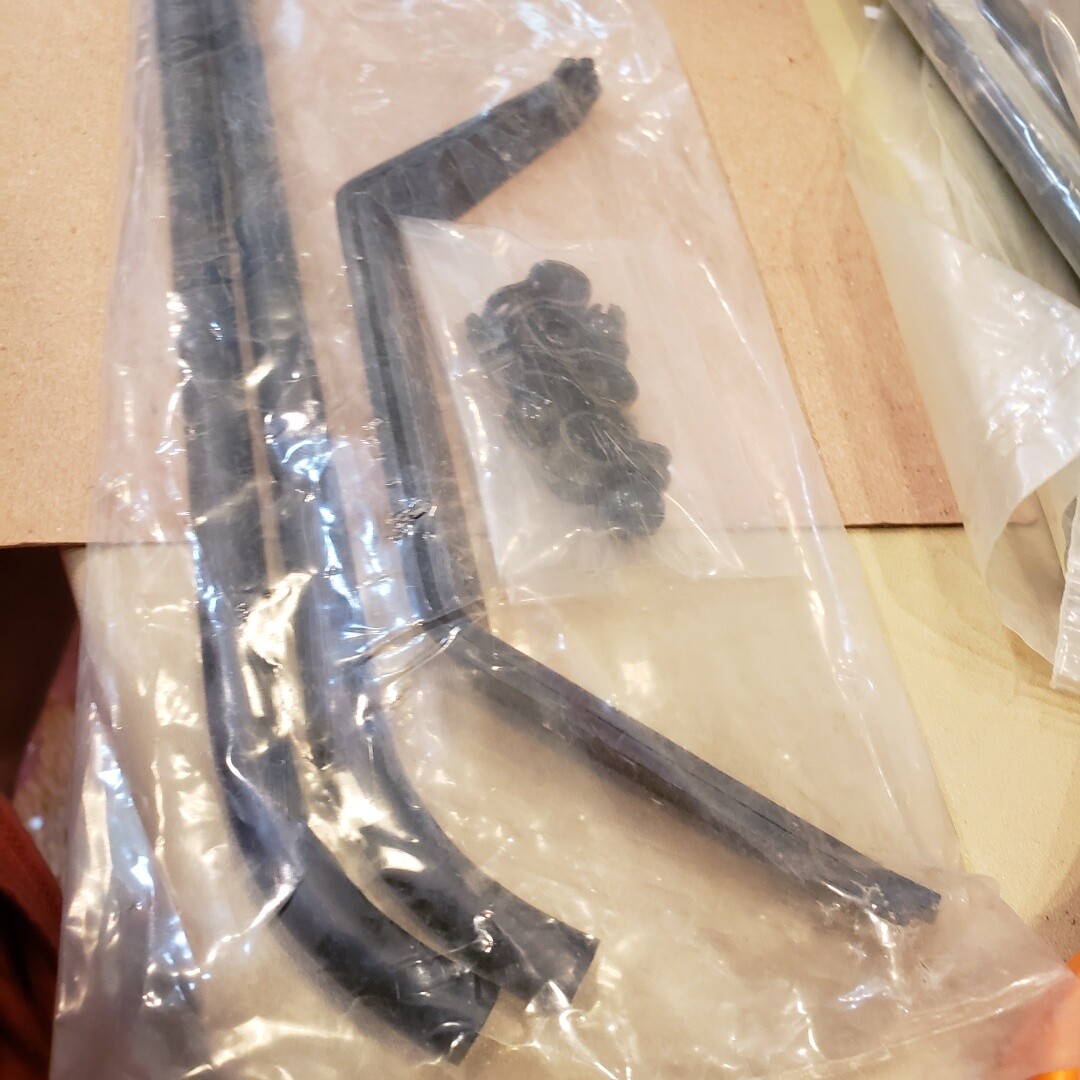 HIROBO “Shuttle” Radio Control Helicopter SE Landing Gear Assy, Part # 0402-237