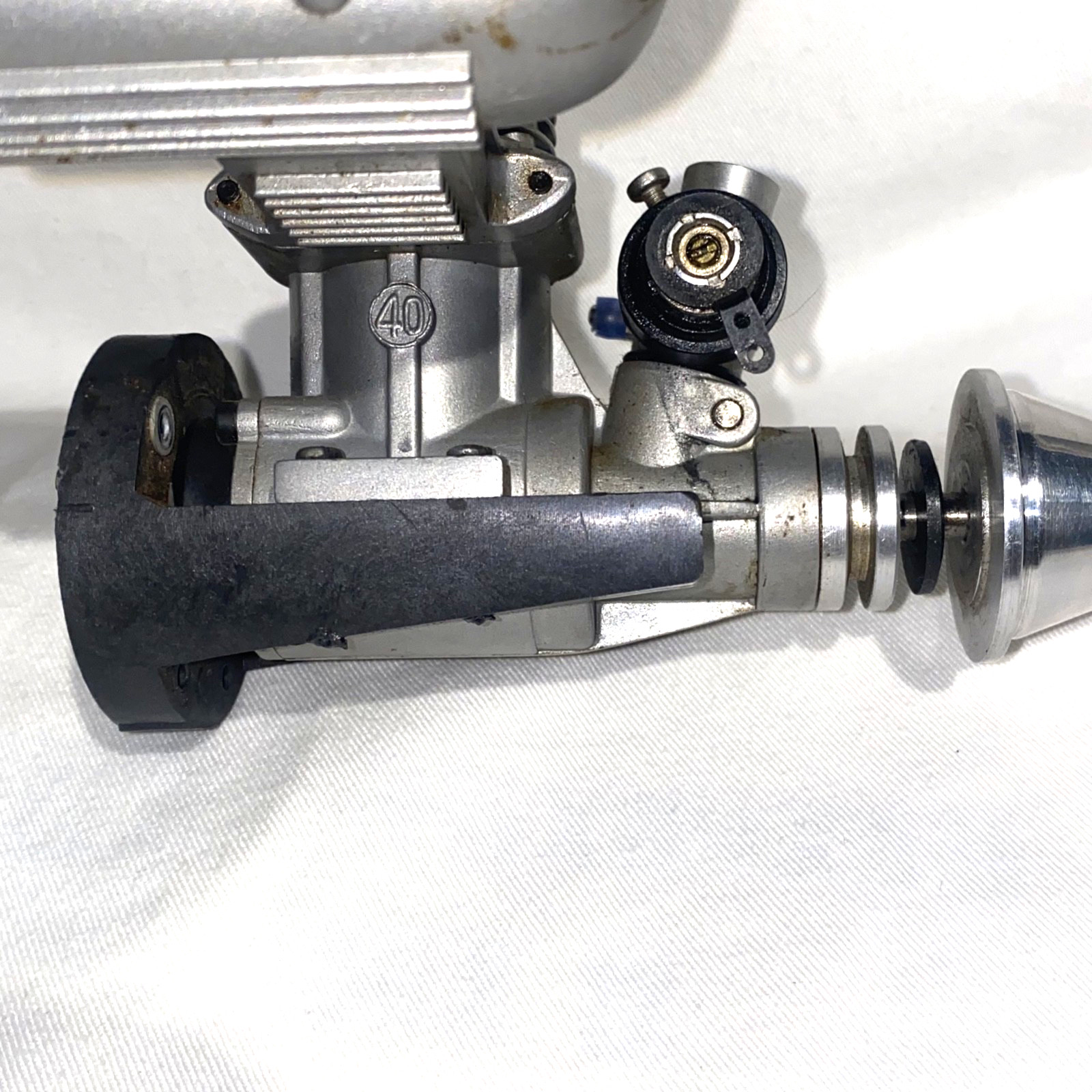 RC TS 40 RC ENGINE W/CARB AND EXHAUST MOUNT SPINS HAS COMPRESSION SOLD FOR PARTS