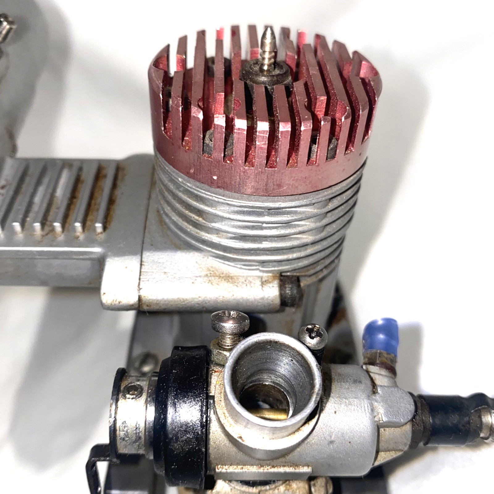 RC TS 40 RC ENGINE W/CARB AND EXHAUST MOUNT SPINS HAS COMPRESSION SOLD FOR PARTS