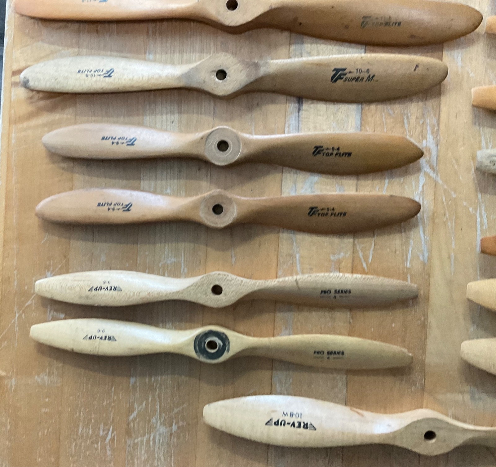 (20) VINTAGE WOOD PROPELLER LOT RC AIRCRAFT = TOP FLIGHT- REV UP- JZ ZINGER X 20