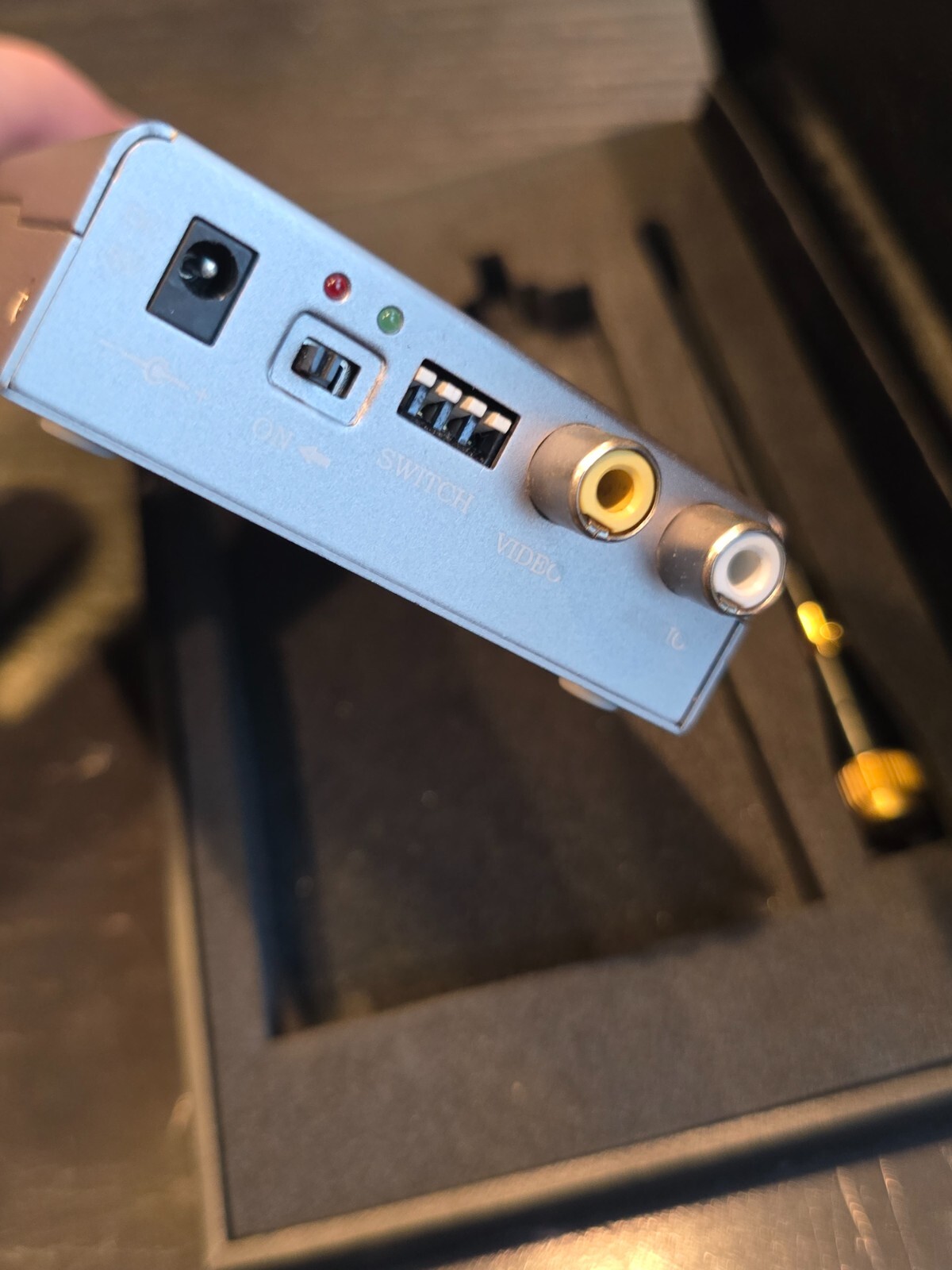 Wireless 2.4GHz Video Receiver/Transmitter With A/V and 4 Channels