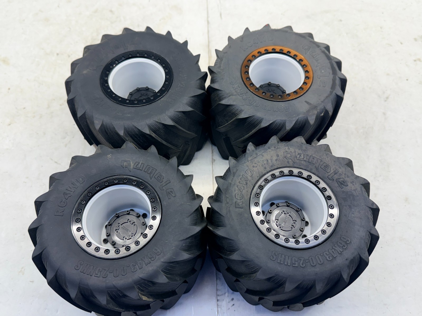 4x RC4WD Rumble 2.6 Monster Truck Tires w/ Rims RC4WD Carbon Assault 562