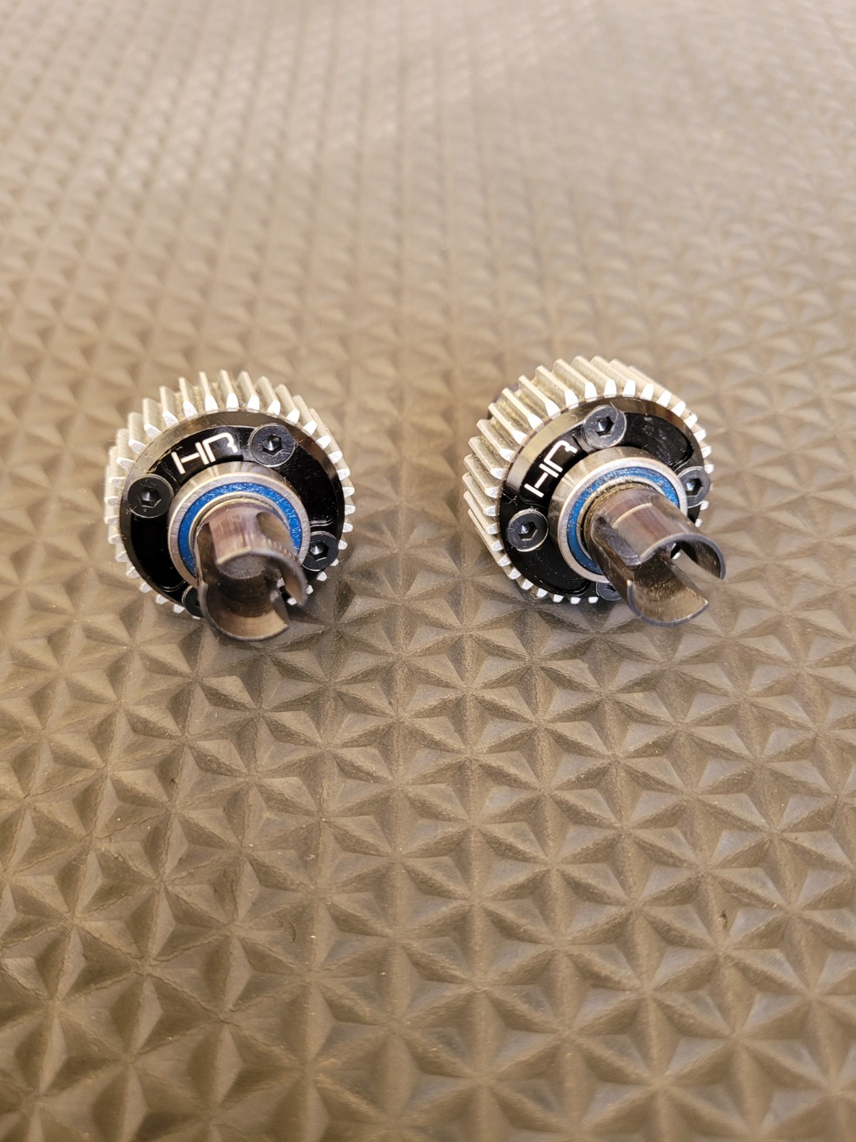Hot Racing Aluminum Fully Assembled Diffs For Team Associated SC10 4×4 Very Good