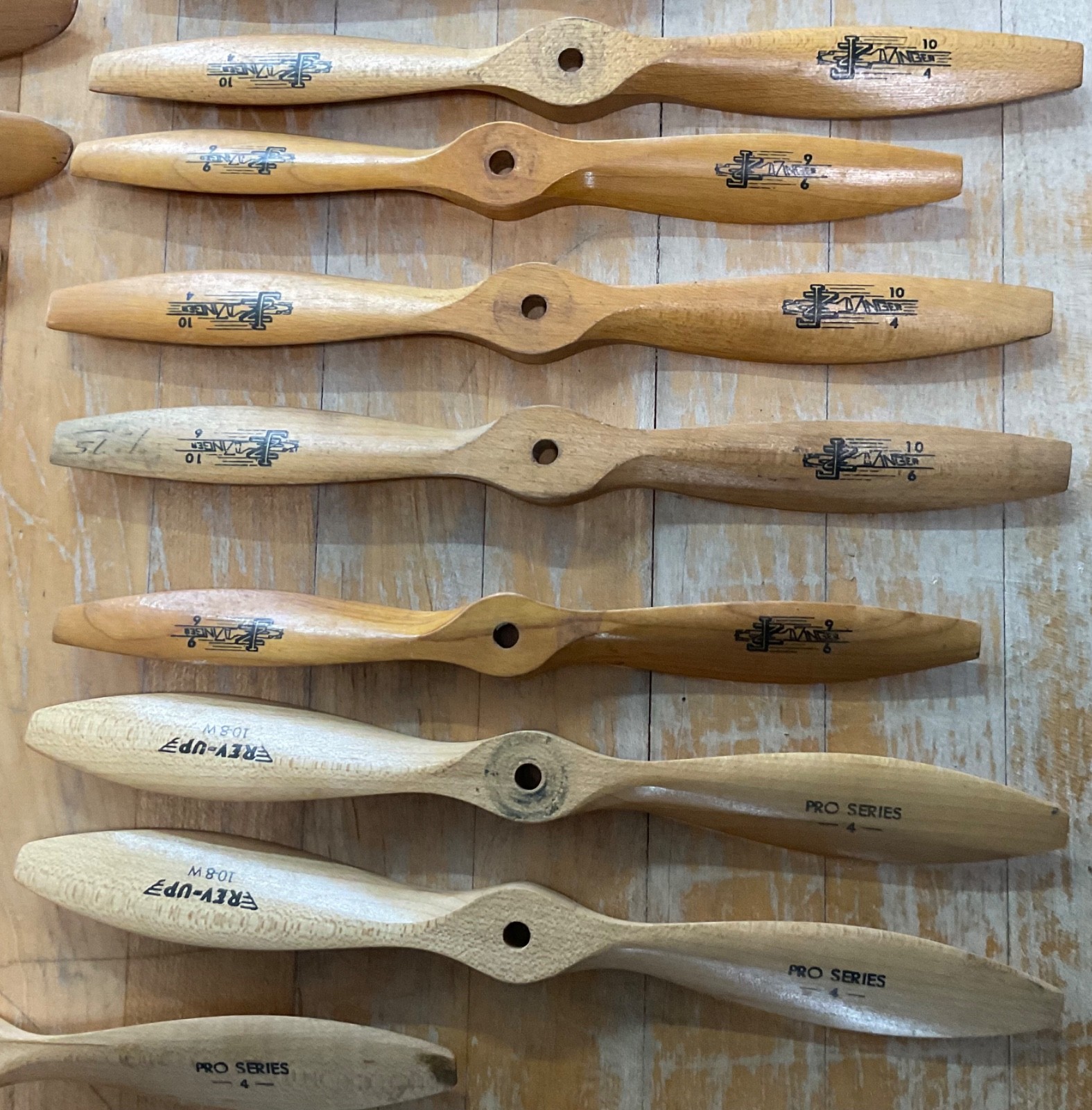 (20) VINTAGE WOOD PROPELLER LOT RC AIRCRAFT = TOP FLIGHT- REV UP- JZ ZINGER X 20