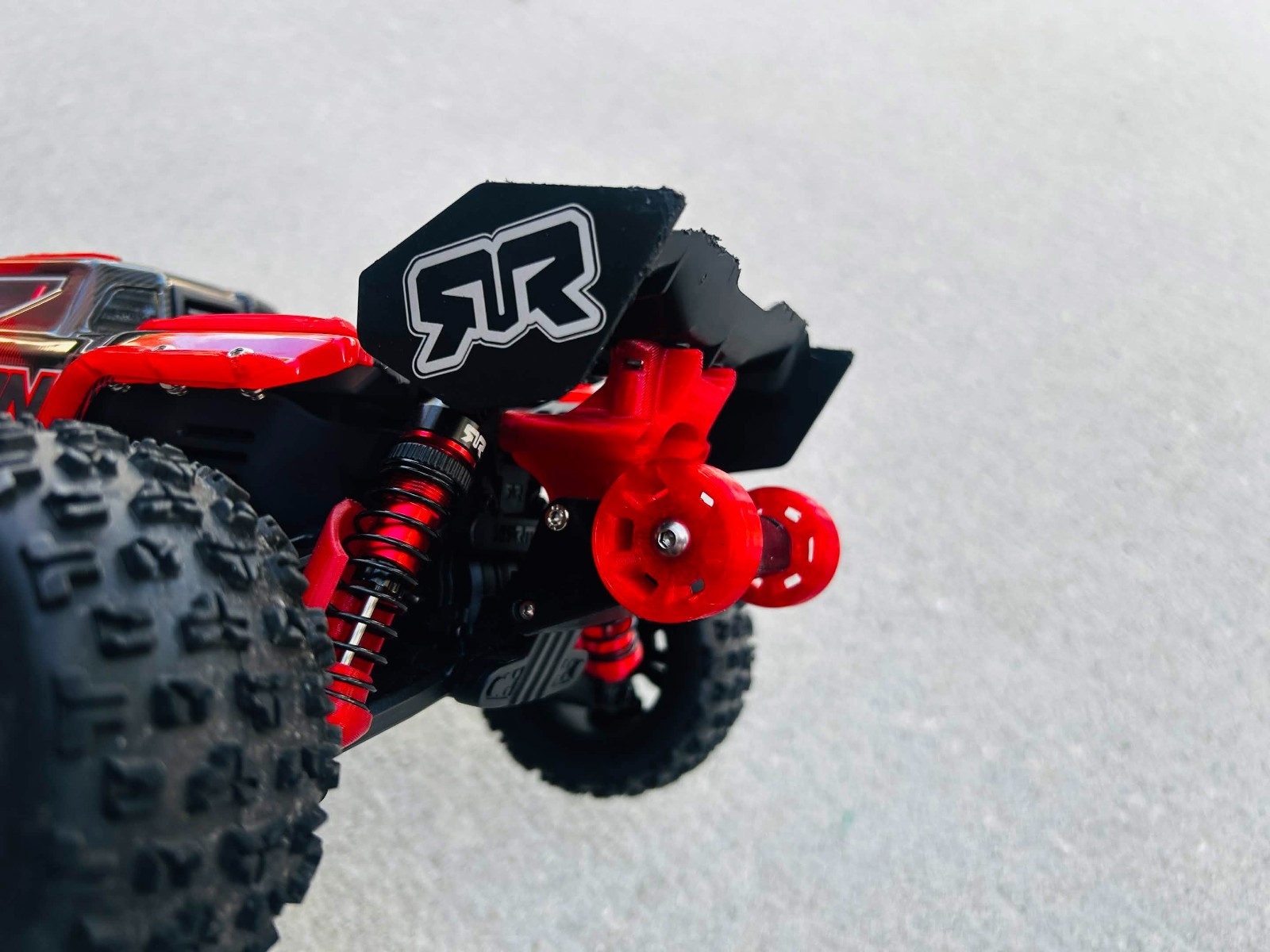 Mini Kraton 3S Wing Mount and Wheelie Bar