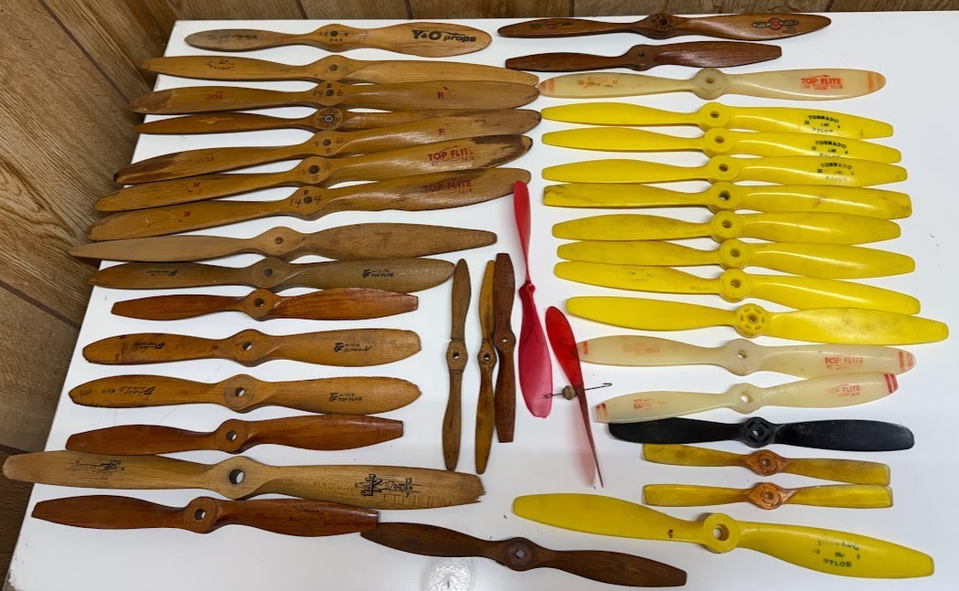 38-RC Airplane Propellers Mixed Lot Assorted Sizes Wood Nylon Top Flite Tornado