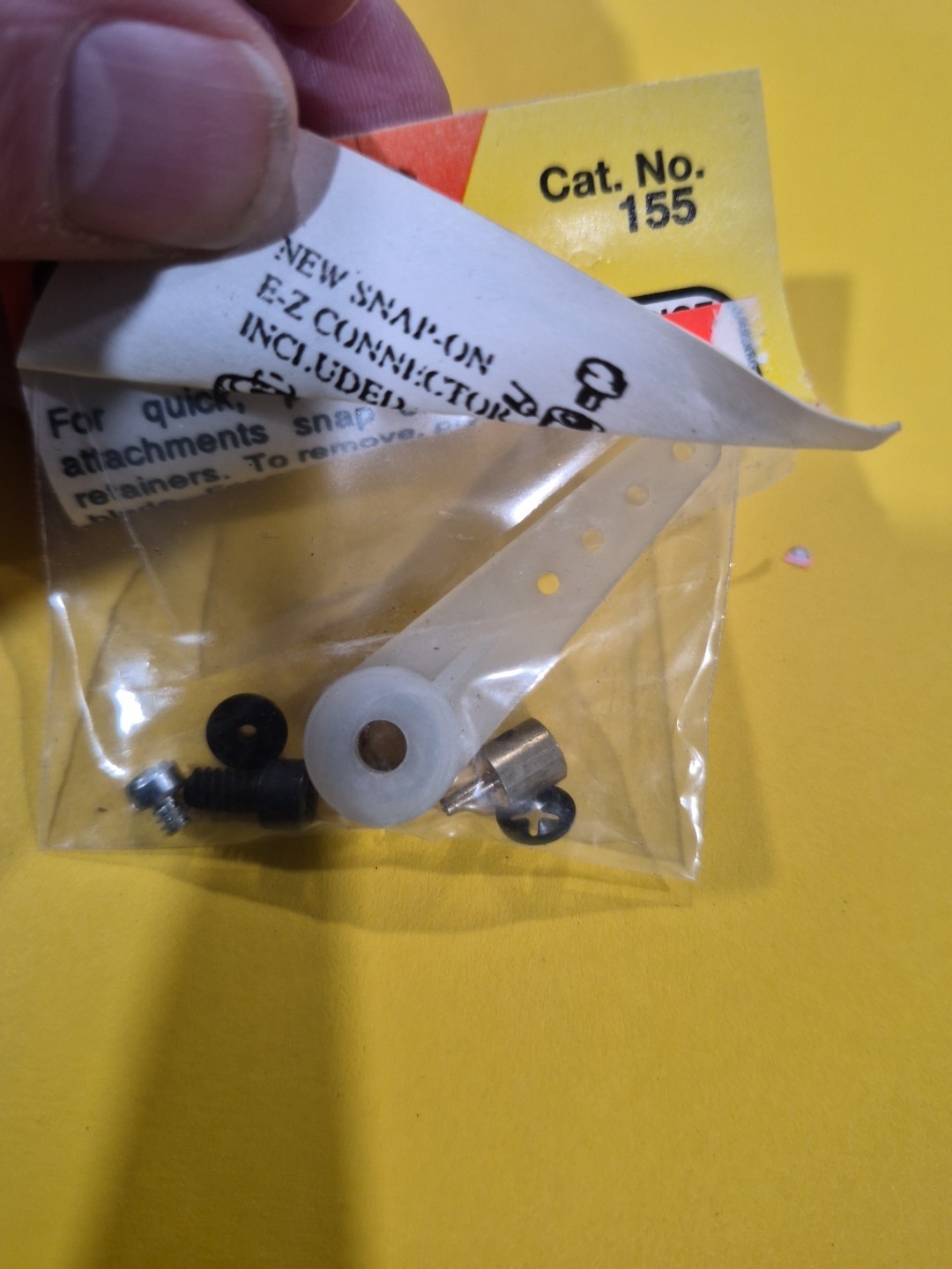 DU-BRO – CAT. NO. 155 ~ NIP!~ – 1 1/4″ Nylon Steering Arm Assembly