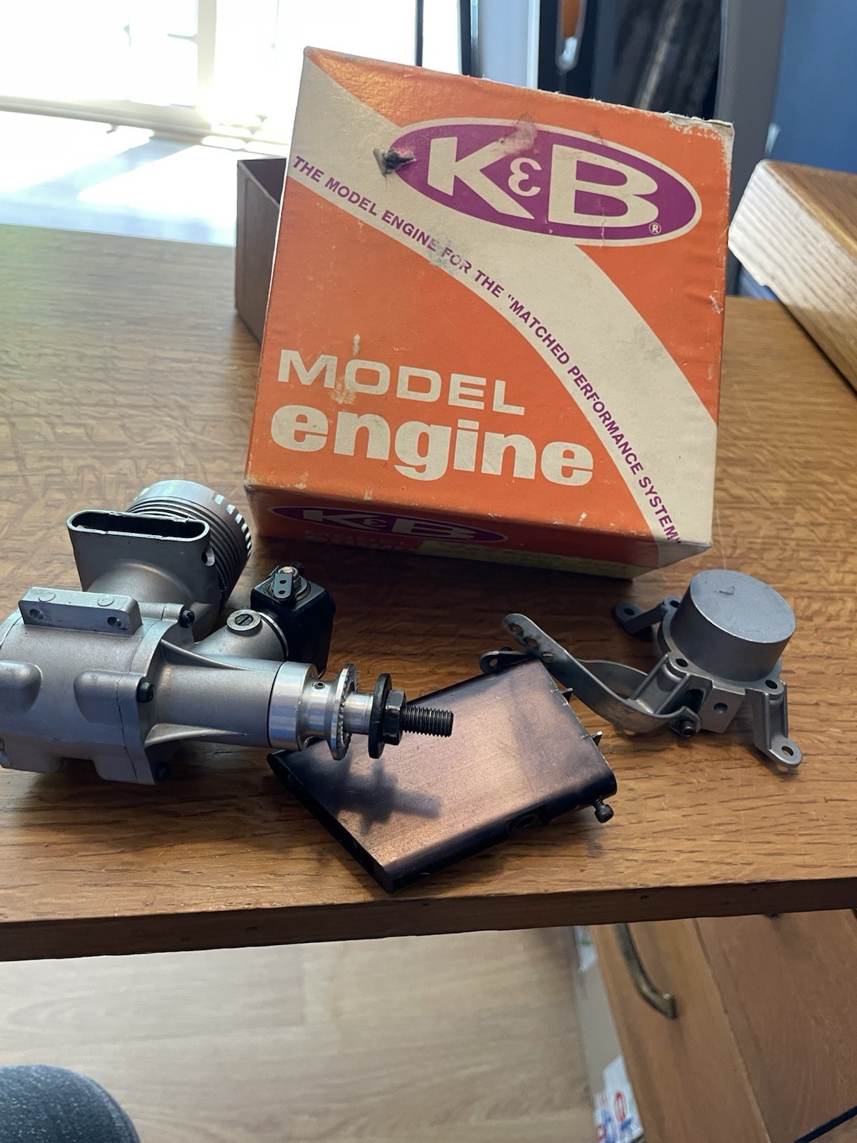 K&B engine – k&b 40 RC Engine W/Front Roller Perry Carb – New! Part no 8011