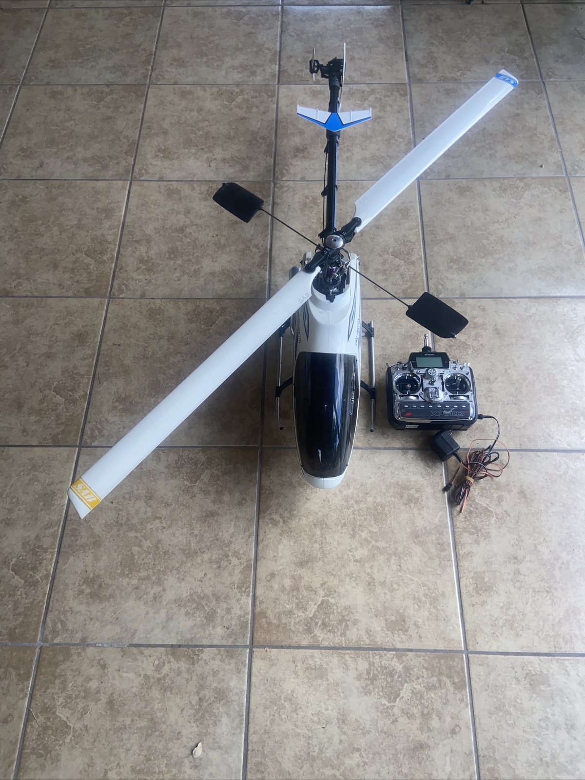 JR PROPO ERGO 50 helicopter With A OS 50SX Engine And Remote JR XP8103 ￼