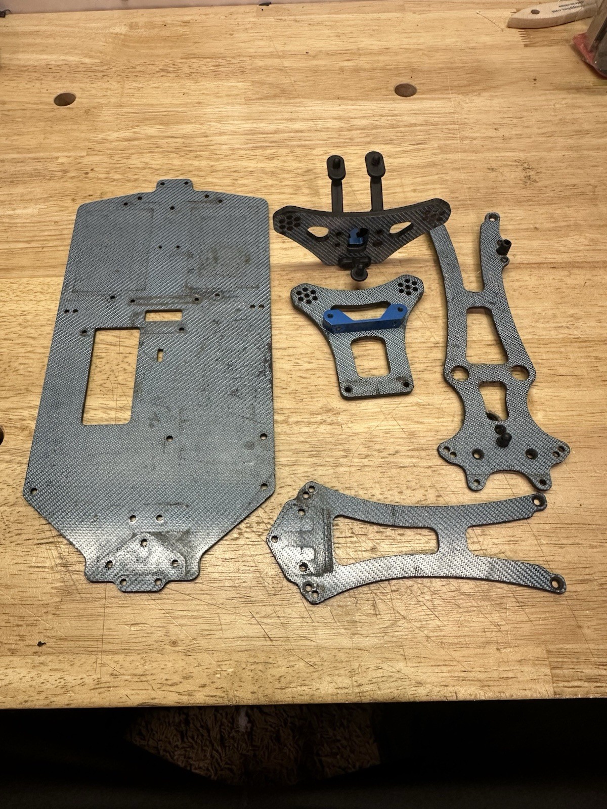 Team Associated B44 Chassis Upper Plates and Shock Towers Blue Carbon