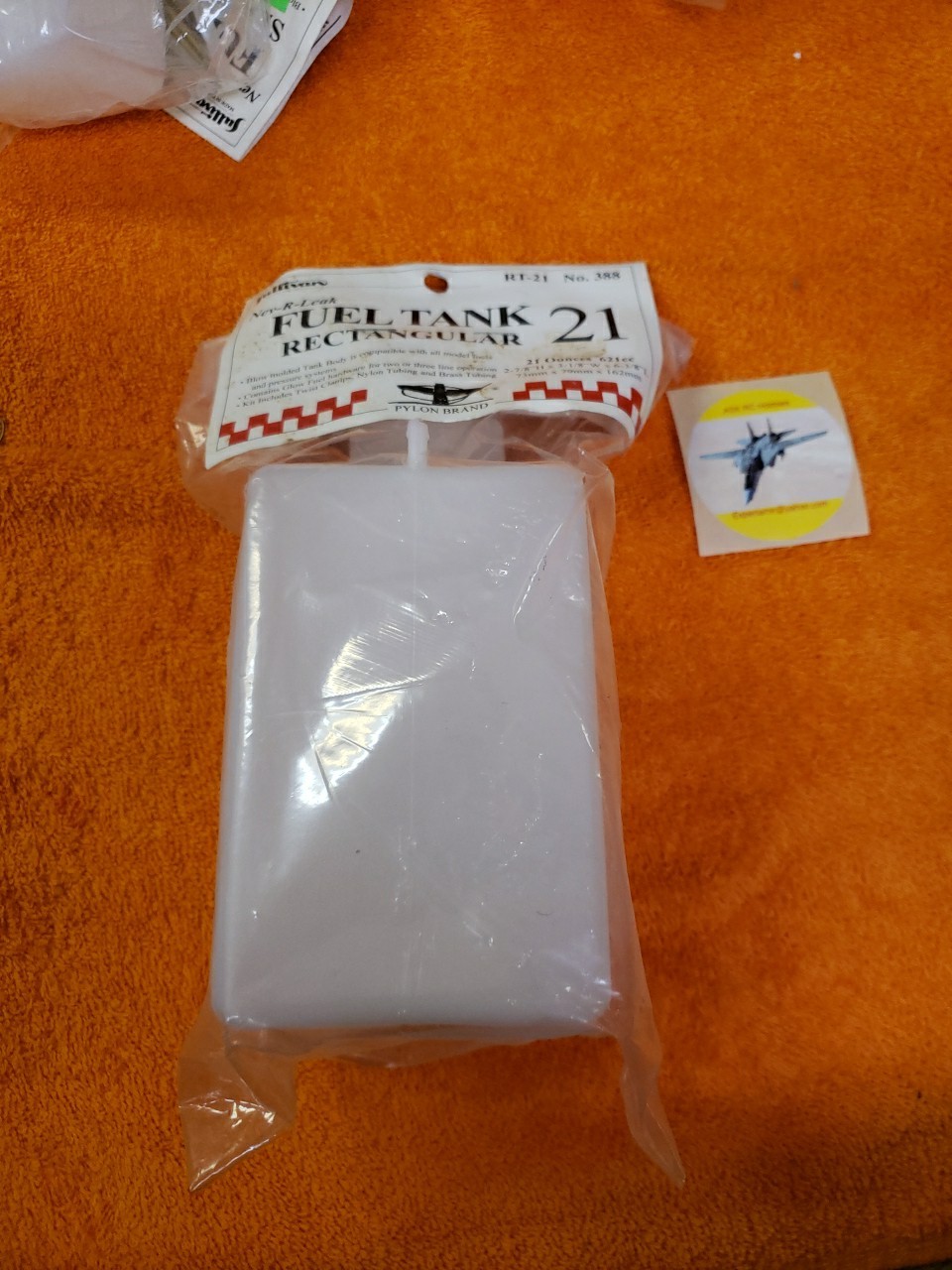 Sullivan Tank Fuel Tank Rectangular Style – 21 Oz / 621 CC – New – No 388 – P26