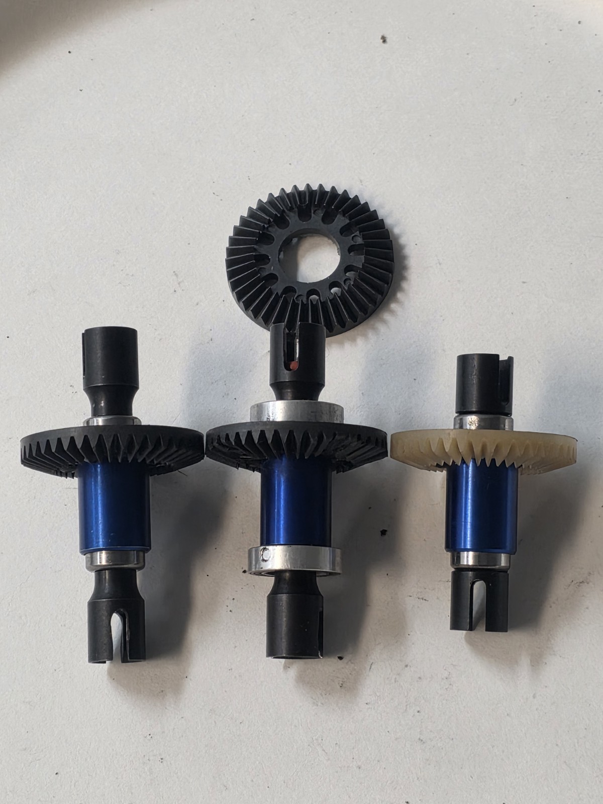 Team Associated NTC3 ? Parts One Way Front Diffs ? Selling As Is Shown