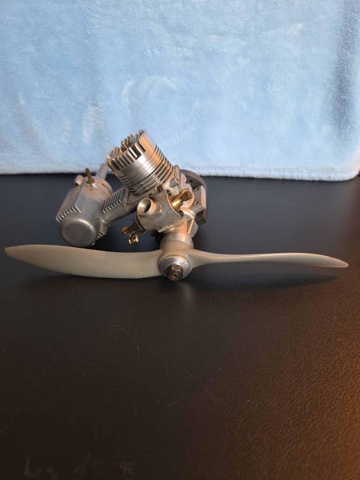 Como .40 S SCH (Schnürle ported) two-stroke RC glow engine. Untested. Good Comp