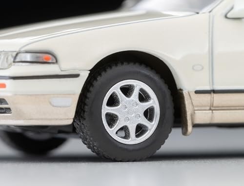 tomy tech LV-N319c Nissan Cefiro Townride SV (white/beige) 339373 339373 UPC:454
