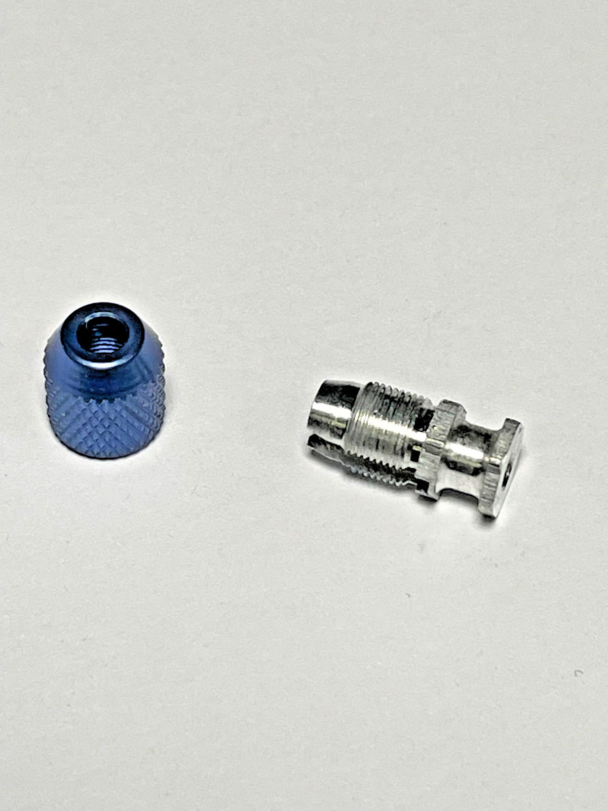 3RACING 3RAC-AP001 3mm HOLES ALUMINIUM ANTENNA POST HOLDER.