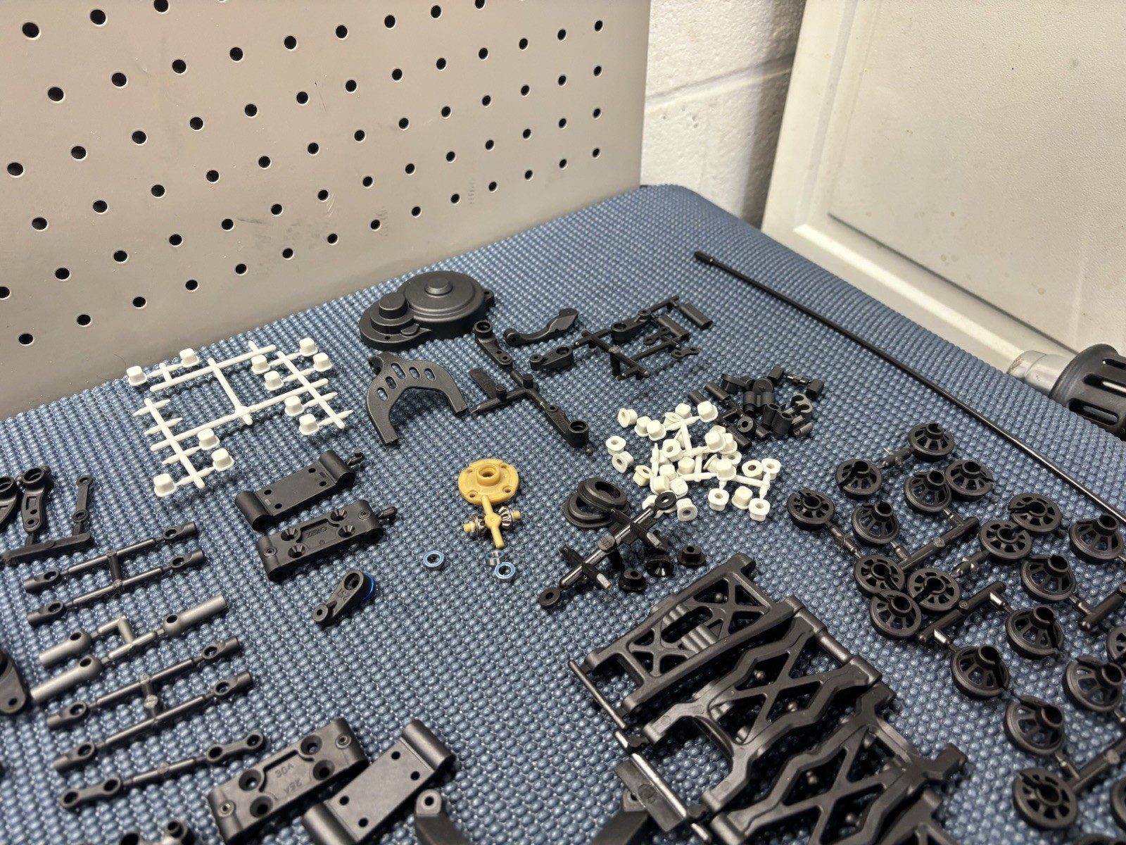 Team Associated B6/B7 Parts Lot