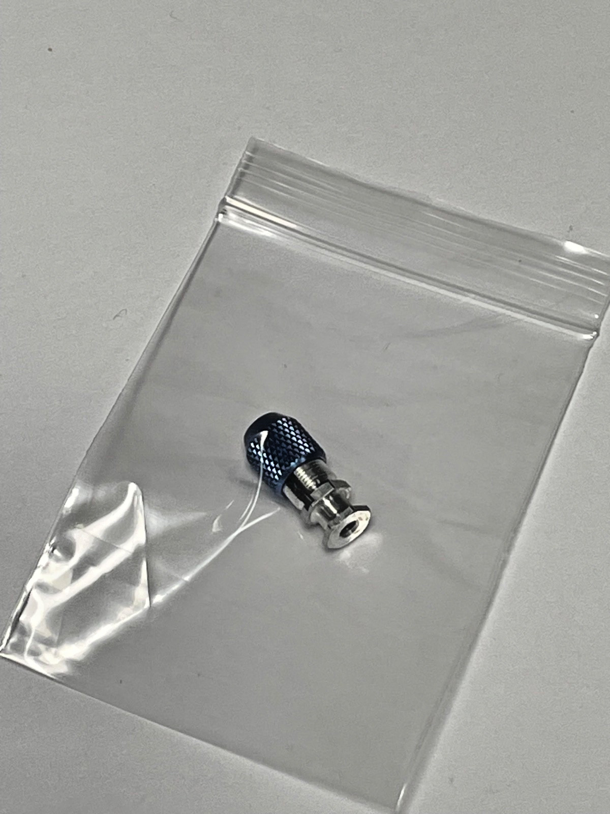 3RACING 3RAC-AP001 3mm HOLES ALUMINIUM ANTENNA POST HOLDER.
