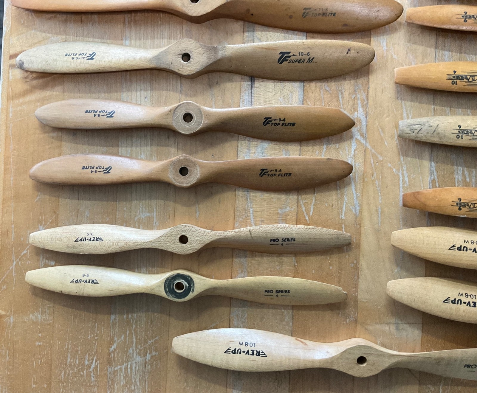 (20) VINTAGE WOOD PROPELLER LOT RC AIRCRAFT = TOP FLIGHT- REV UP- JZ ZINGER X 20