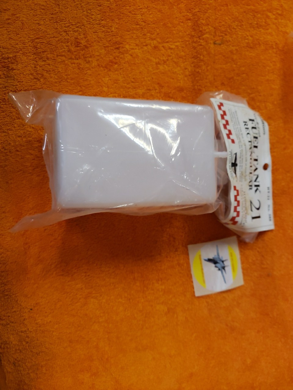 Sullivan Tank Fuel Tank Rectangular Style – 21 Oz / 621 CC – New – No 388 – P26
