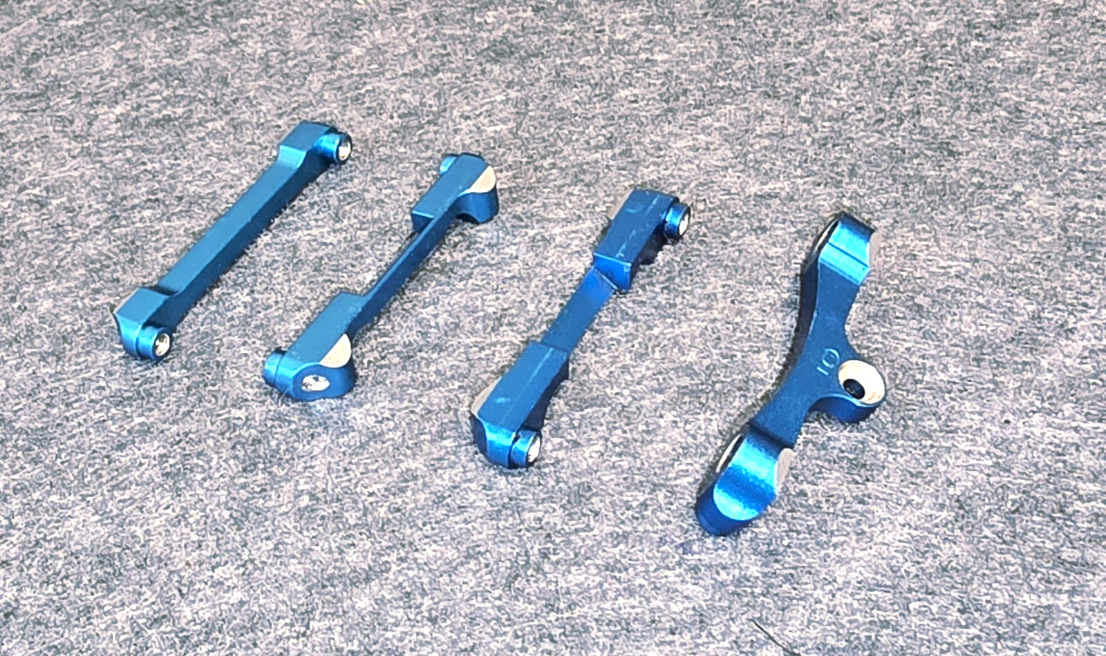 Vintage Associated TC3 Blue Aluminum Front & Rear Suspension Arm Pin Mounts RARE
