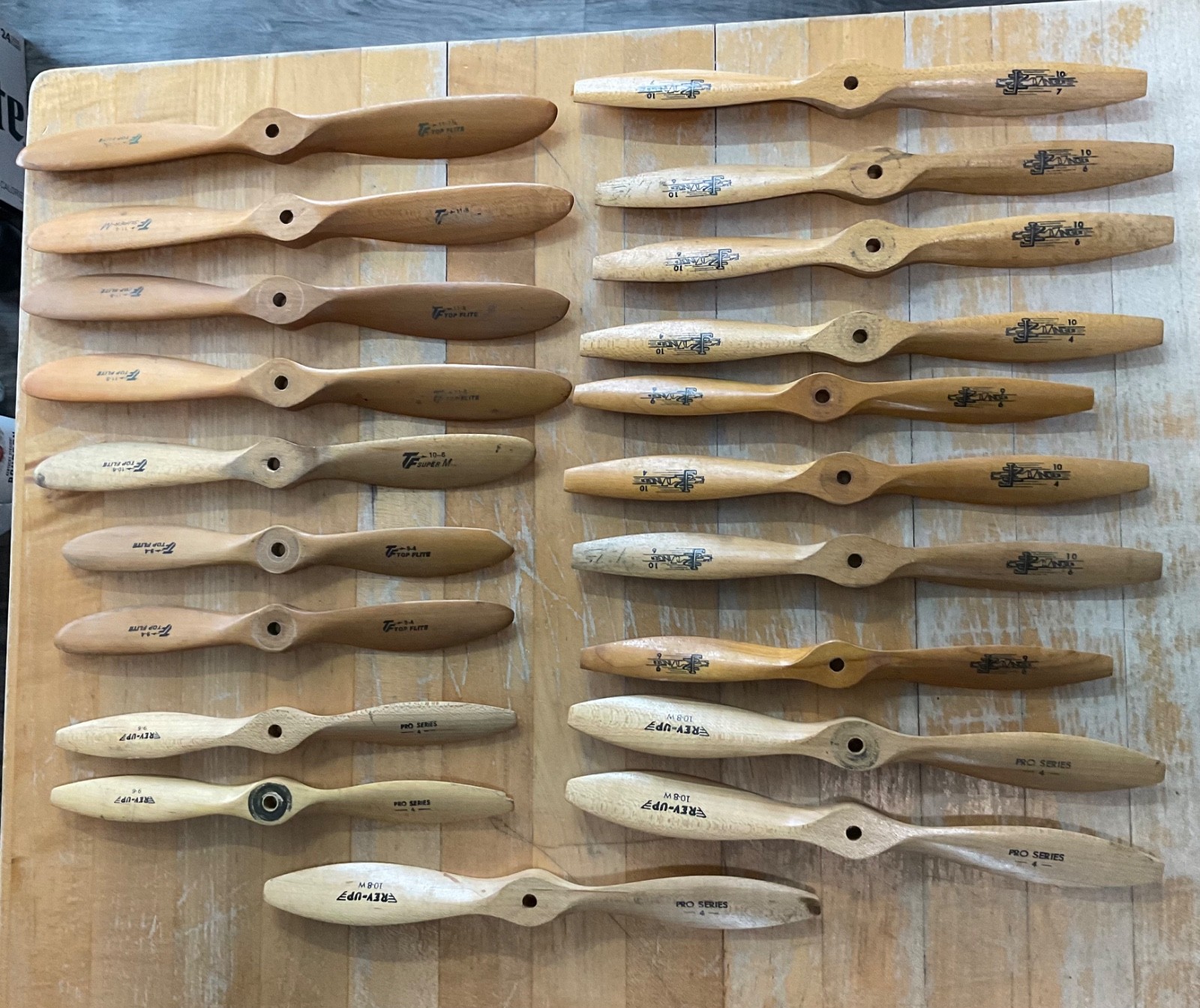 (20) VINTAGE WOOD PROPELLER LOT RC AIRCRAFT = TOP FLIGHT- REV UP- JZ ZINGER X 20