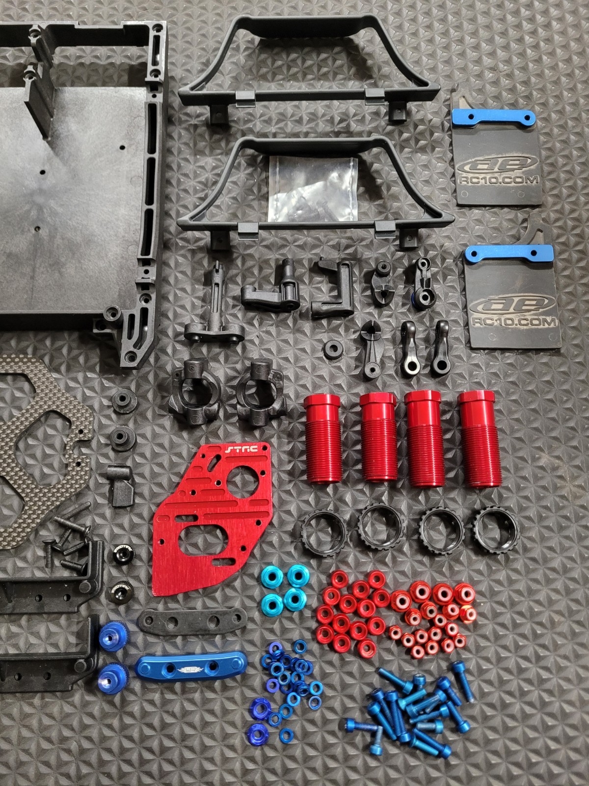 Saddle Pack & Aluminum Screw Uprade Set For Team Associated SC10 4×4 Used