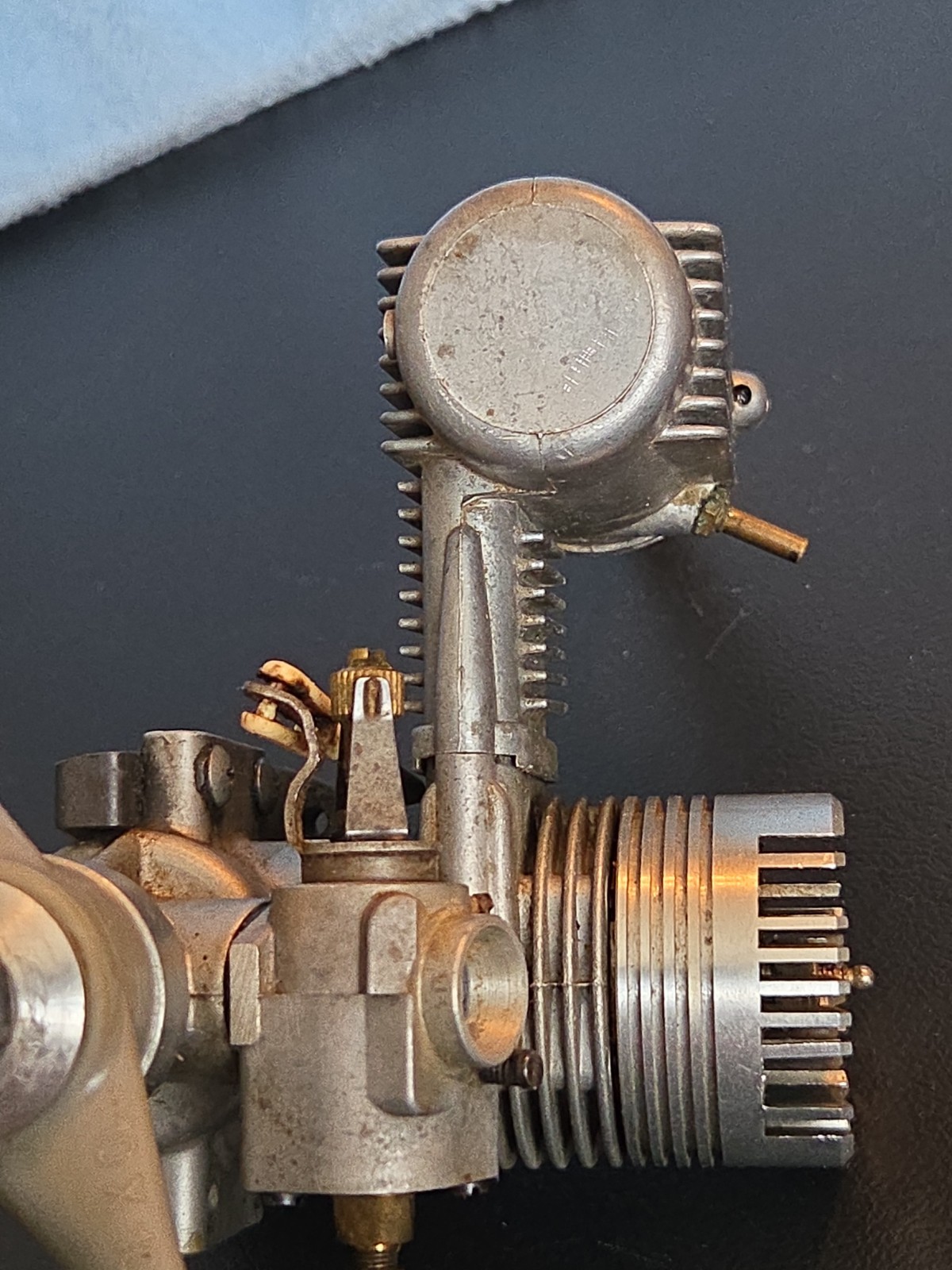 Como .40 S SCH (Schnürle ported) two-stroke RC glow engine. Untested. Good Comp