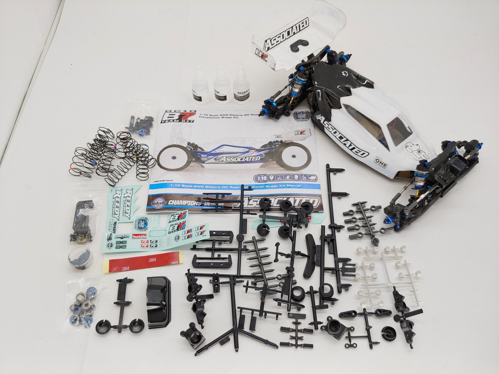 Team Associated RC10B7 B7 1/10 2wd Buggy Roller Slider Chassis w/ Body & Parts
