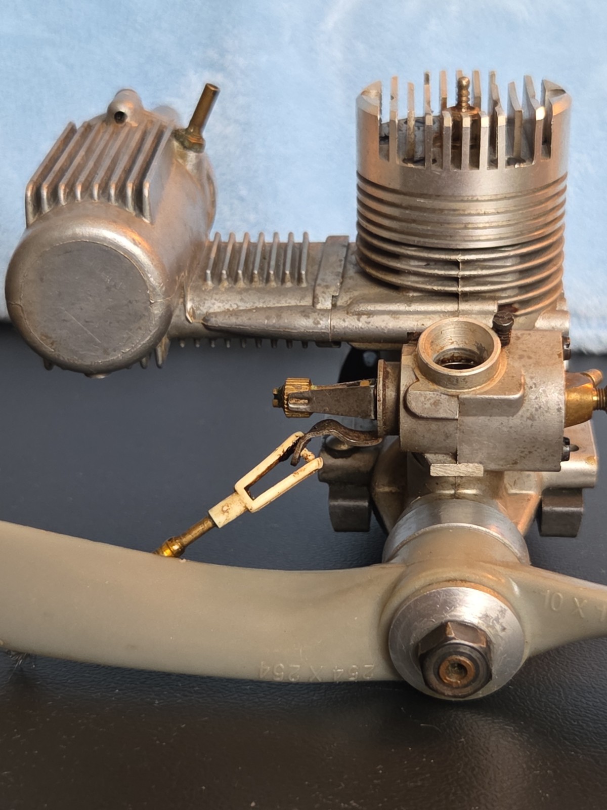 Como .40 S SCH (Schnürle ported) two-stroke RC glow engine. Untested. Good Comp