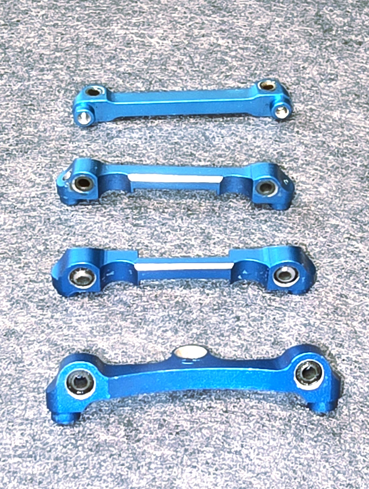 Vintage Associated TC3 Blue Aluminum Front & Rear Suspension Arm Pin Mounts RARE