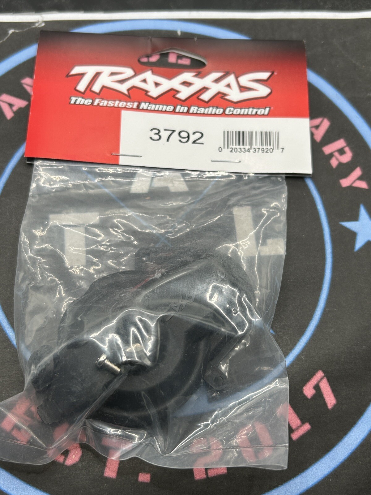 Traxxas. 3792 Cover, gear/ rubber gear cover plug