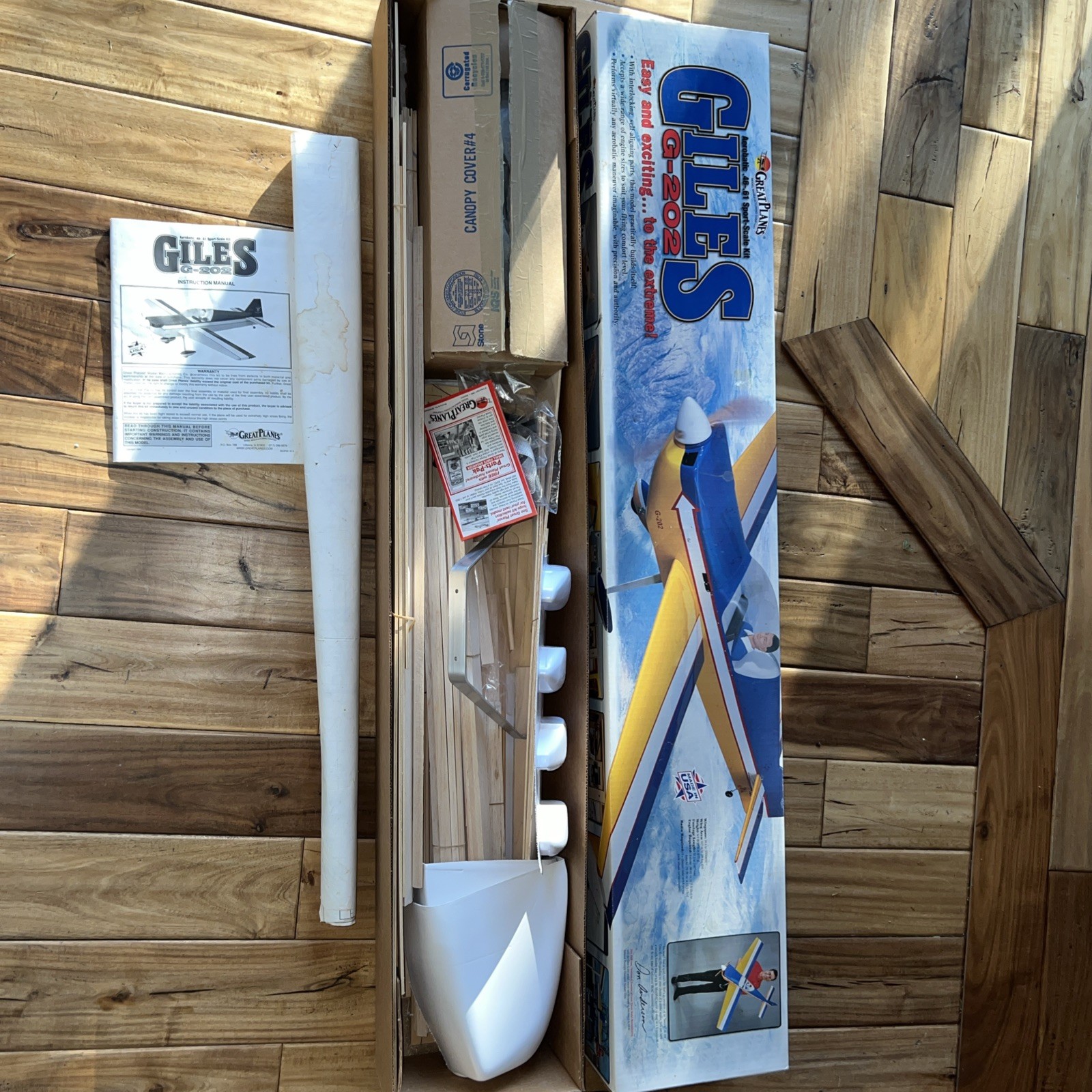 GREAT PLANES – Giles G-202 Kit – 59.5″ Wingspan – New