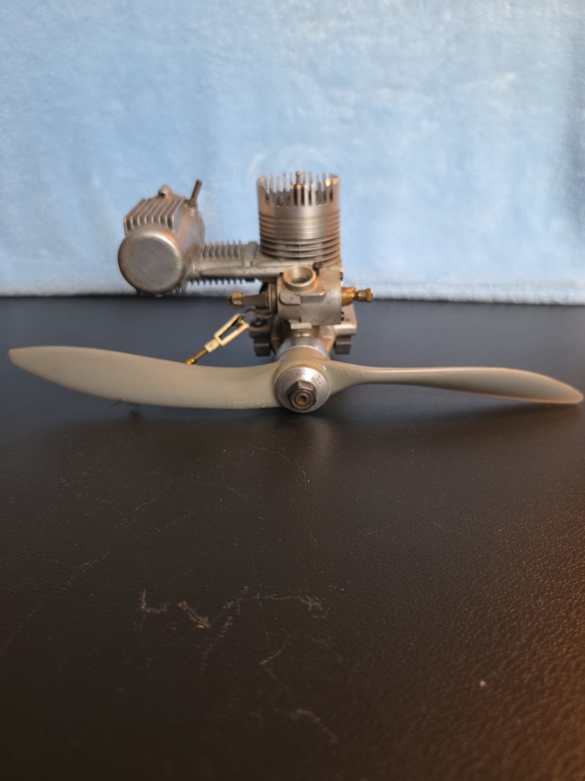 Como .40 S SCH (Schnürle ported) two-stroke RC glow engine. Untested. Good Comp