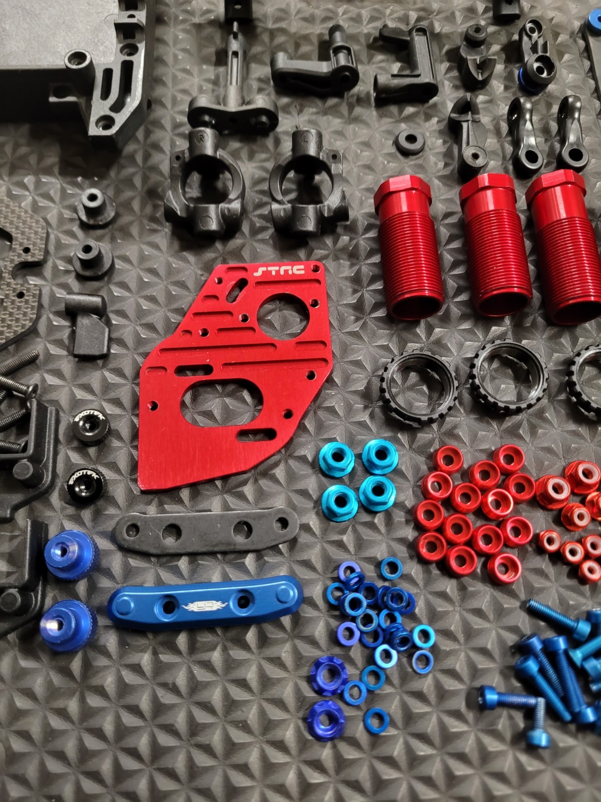 Saddle Pack & Aluminum Screw Uprade Set For Team Associated SC10 4×4 Used