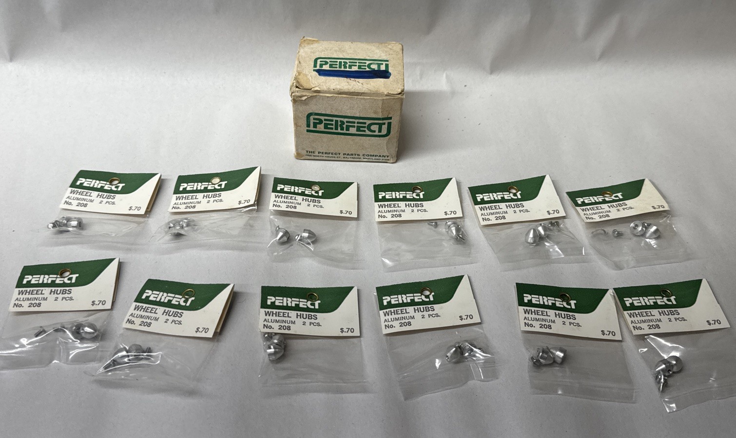 VINTAGE R/C AIRPLANE PARTS- PERFECT – WHEEL HUBS, ALUMINUM, #208 Lot Of 12 NOS
