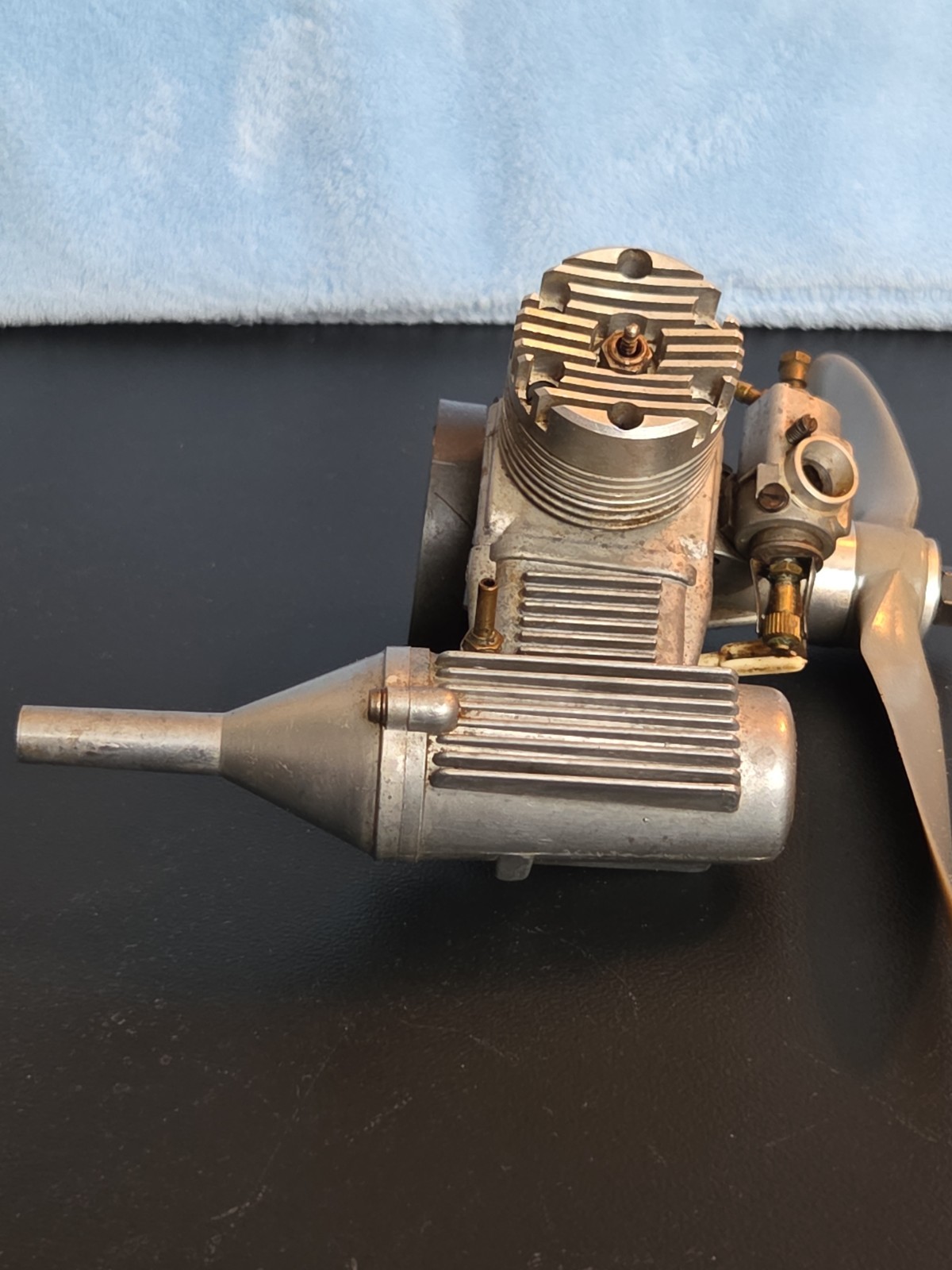 Como .40 S SCH (Schnürle ported) two-stroke RC glow engine. Untested. Good Comp
