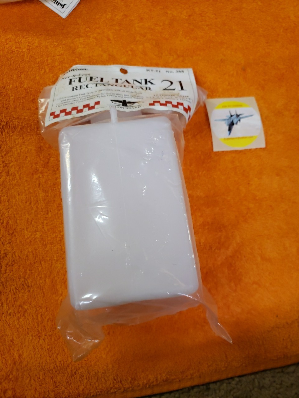 Sullivan Tank Fuel Tank Rectangular Style – 21 Oz / 621 CC – New – No 388 – P26