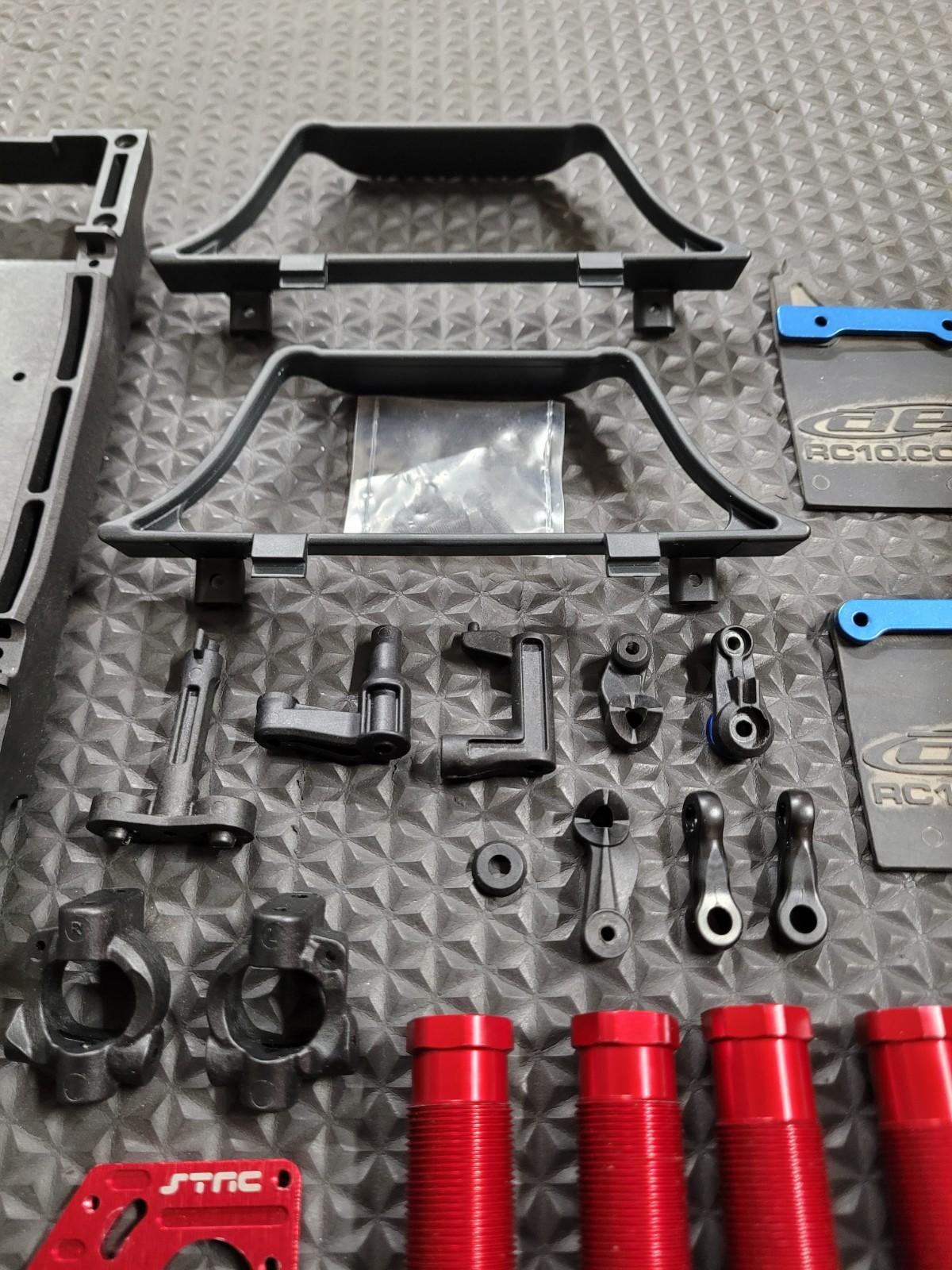 Saddle Pack & Aluminum Screw Uprade Set For Team Associated SC10 4×4 Used