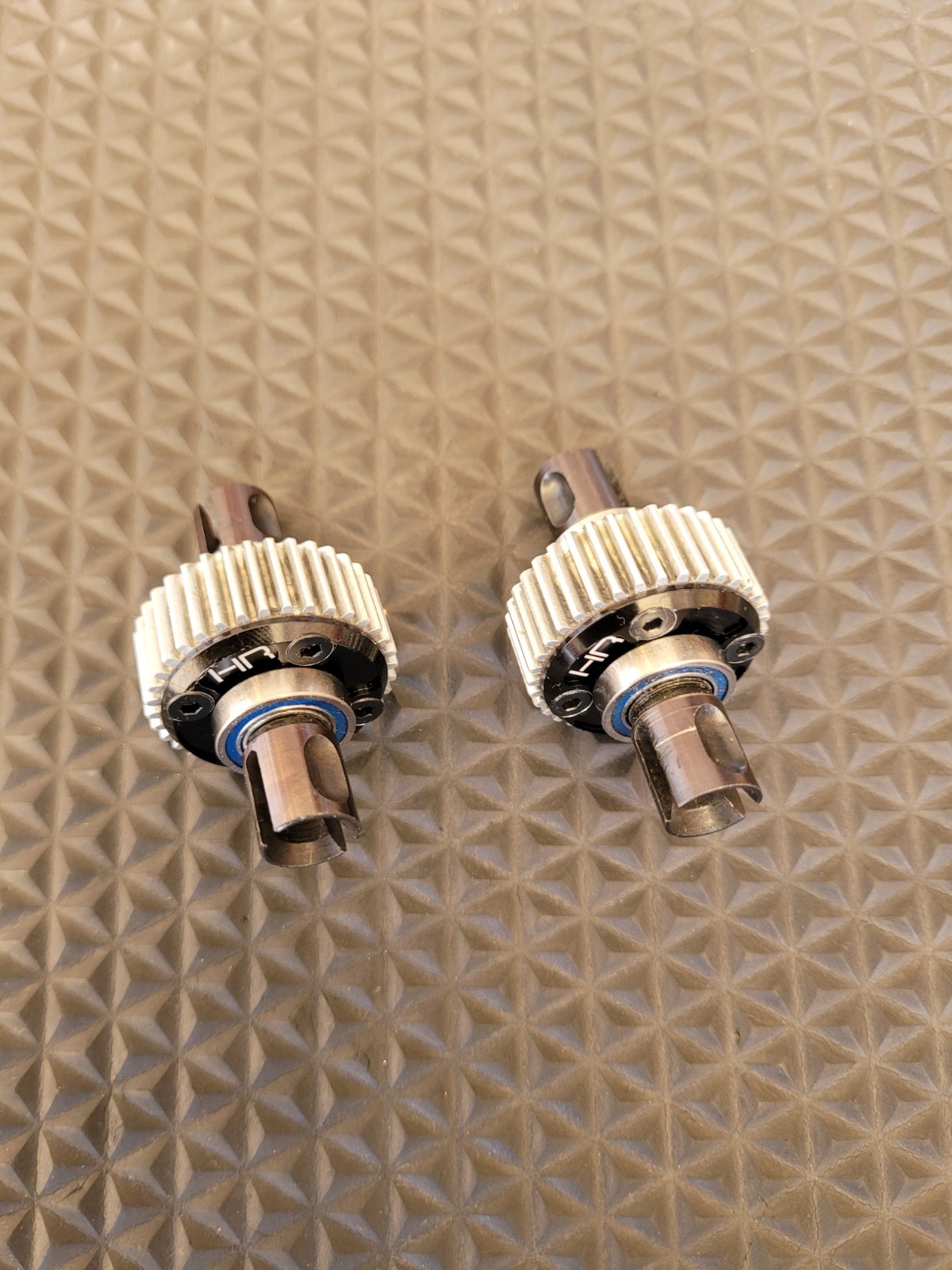 Hot Racing Aluminum Fully Assembled Diffs For Team Associated SC10 4×4 Very Good
