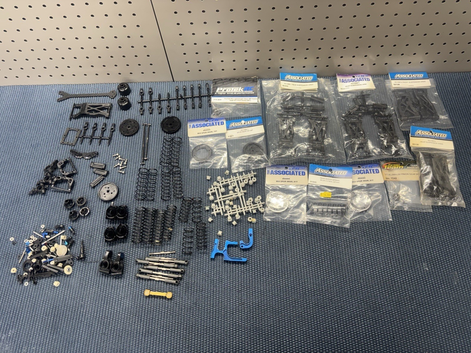 Team Associated Parts Lot