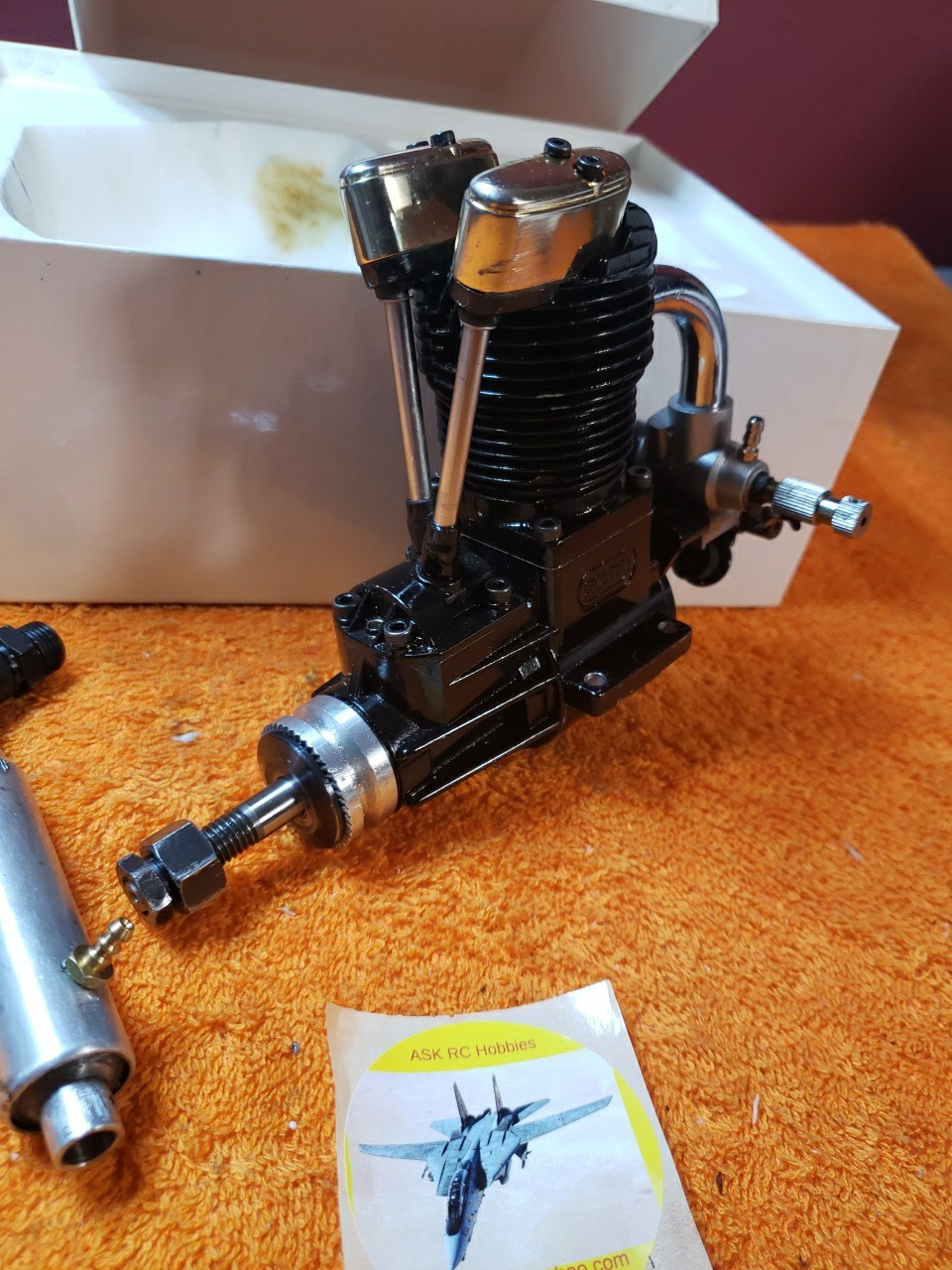 Saito Engine – Saito FA-100 GK four stroke RC Motor – Golden Knight 100 Motor