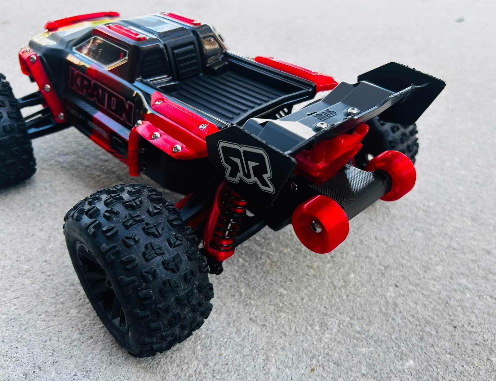 Mini Kraton 3S Wing Mount and Wheelie Bar