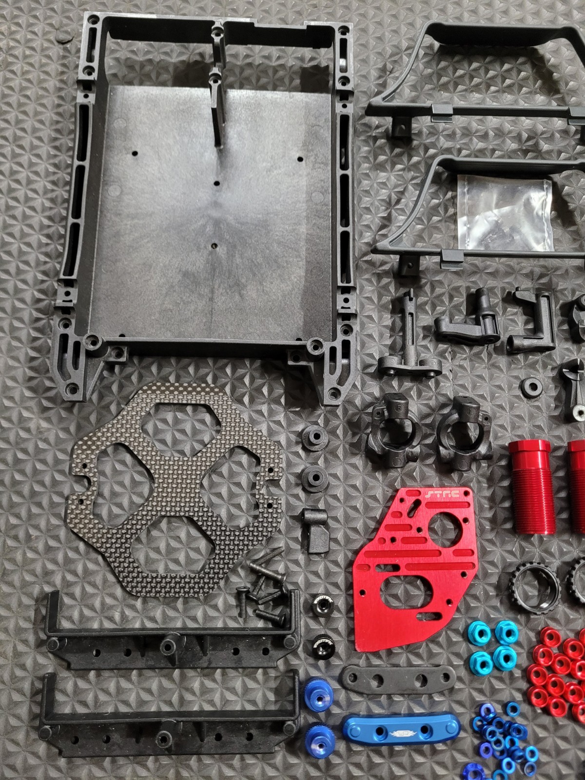 Saddle Pack & Aluminum Screw Uprade Set For Team Associated SC10 4×4 Used