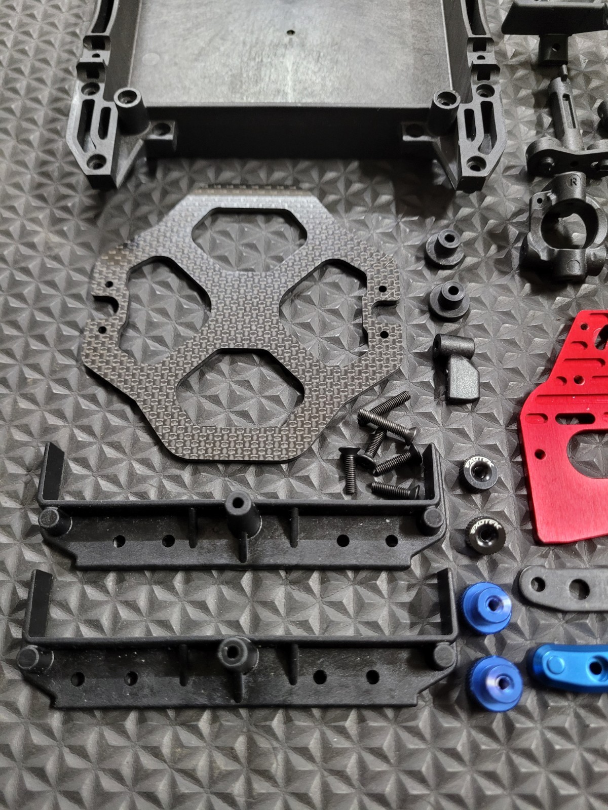 Saddle Pack & Aluminum Screw Uprade Set For Team Associated SC10 4×4 Used