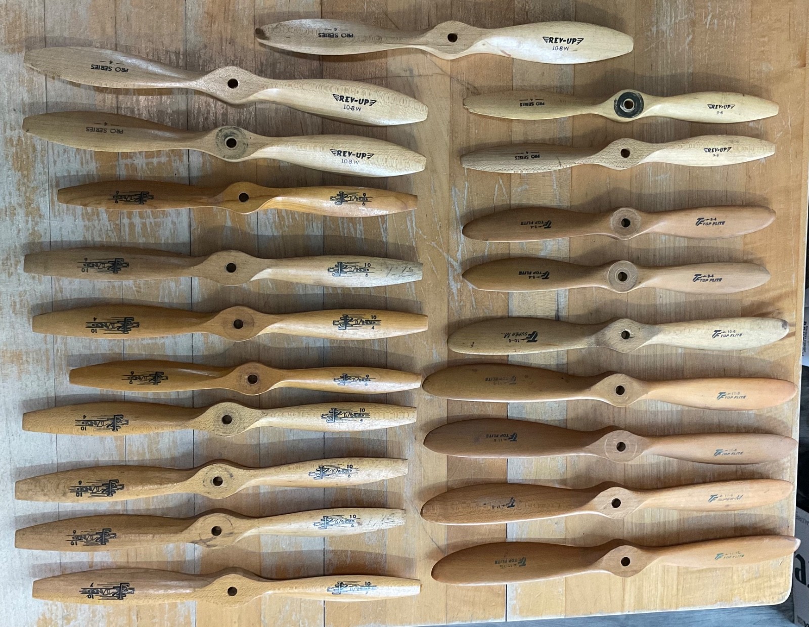 (20) VINTAGE WOOD PROPELLER LOT RC AIRCRAFT = TOP FLIGHT- REV UP- JZ ZINGER X 20